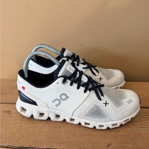 ON RUNNING CLOUD X3 WOMENS WHITE/BLACK COMFORTABLE FIRM RUNNING SHOES SIZE 8
